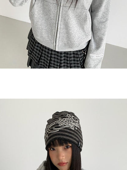 atrandom Star Print Embroidered Slim Cropped Women&