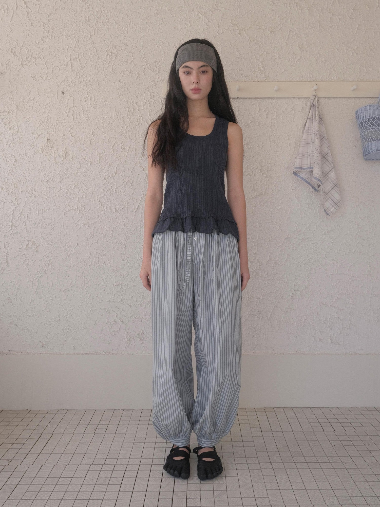DKZ OFFICIAL Ribbed Knit Ruffle Hem U Neck Racerback Women&