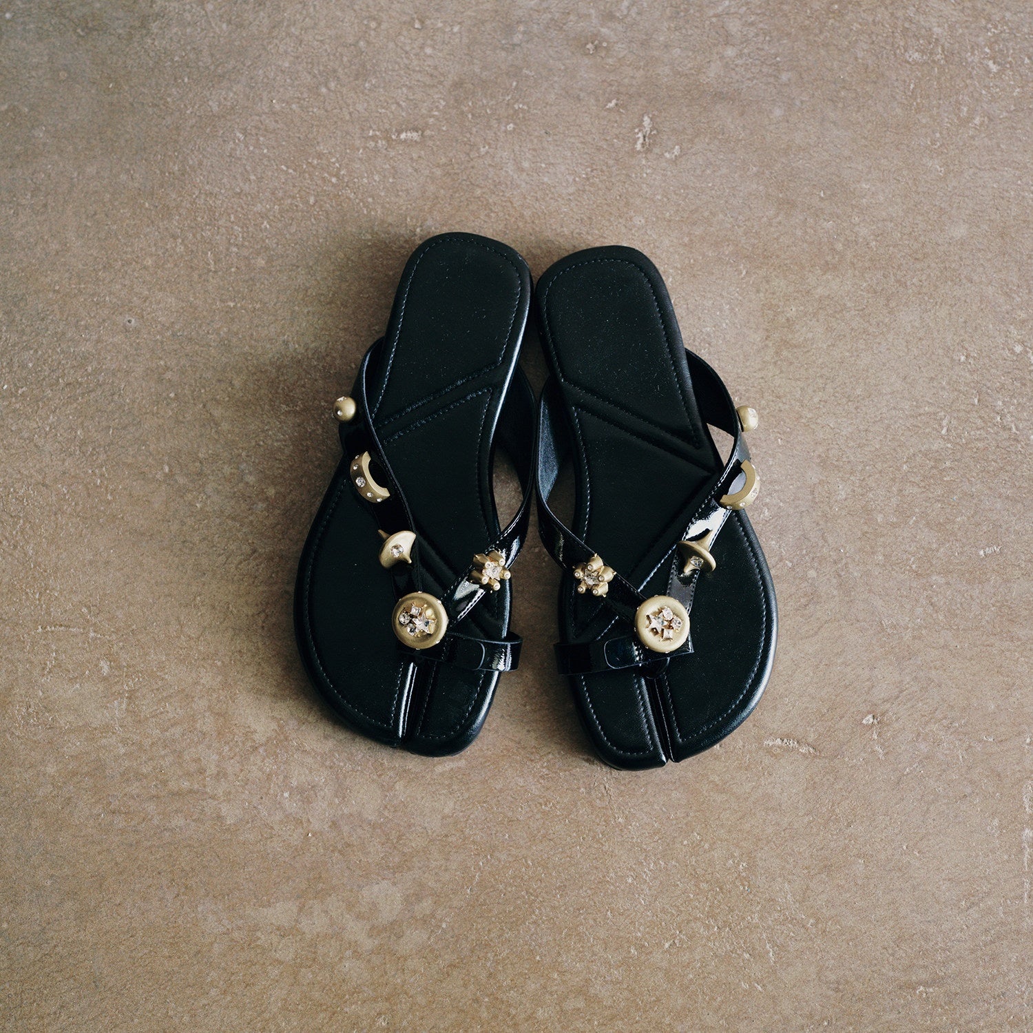 RUN_TO_THE_FUTURE_Comfortable_Low_Heel_Microfiber_Casual_Youth_Everyday_Flat_Sandals_MISSTT