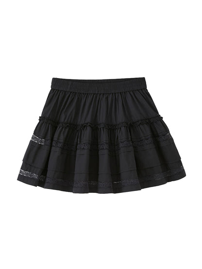 Eleganter, gestufter Minirock mit Spitzenbesatz