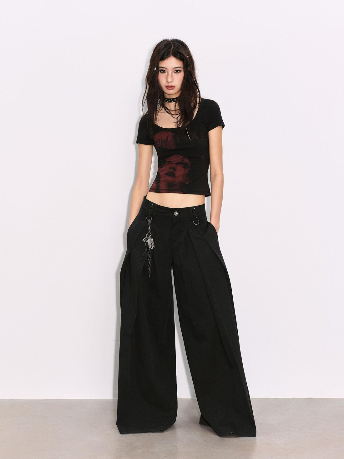 Low pixel Lyocell Cotton Blend Punk Printed Slim Fit Black Crop Tee Basic Crop Tops