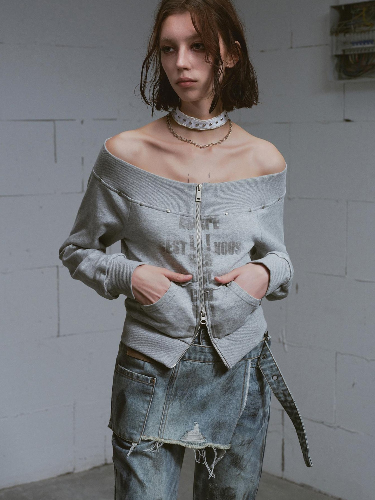 Update c Lost Road Cut Out Print Shoulder Knit Sweatshirt