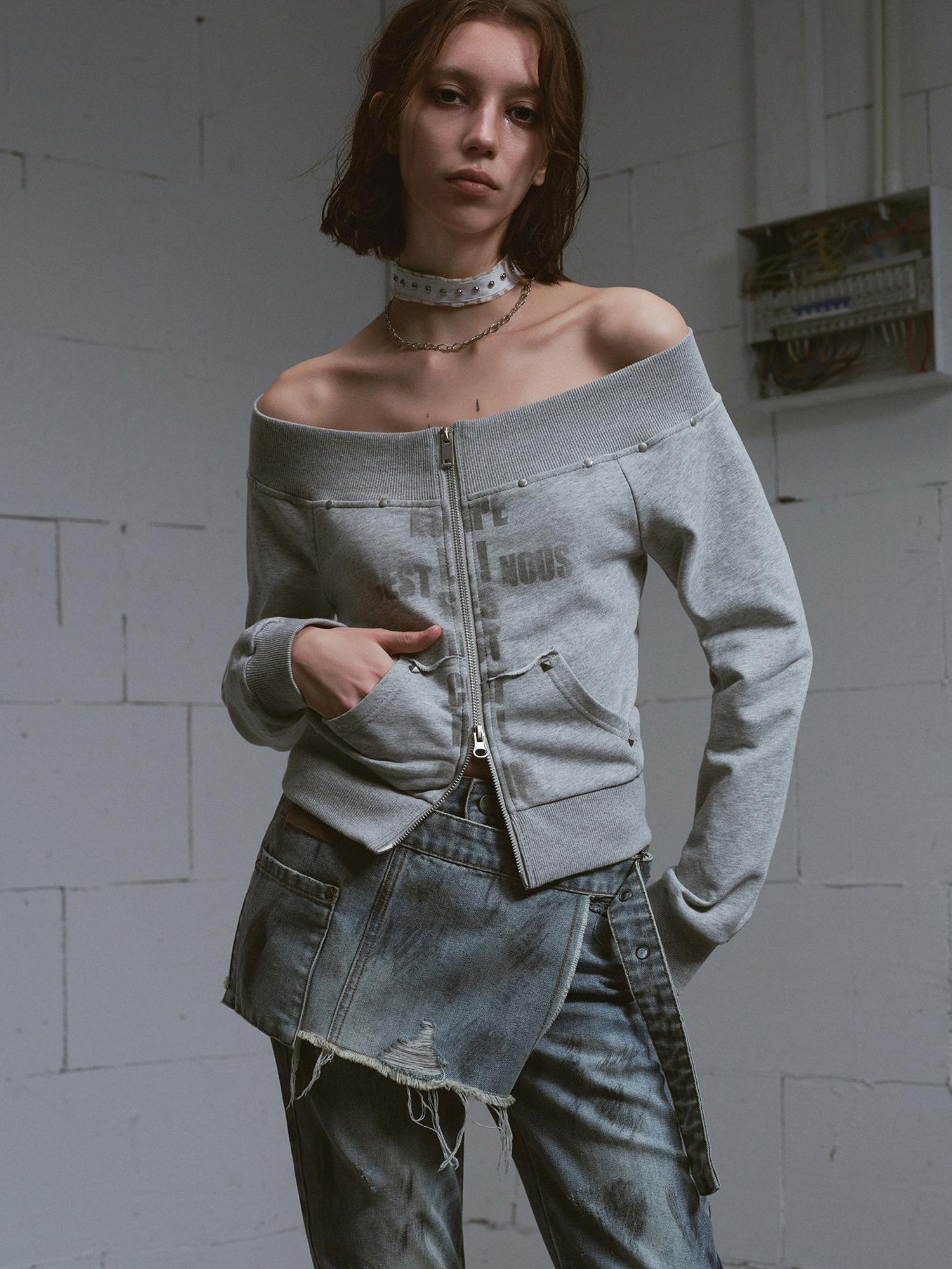 Update c Lost Road Cut Out Print Shoulder Knit Sweatshirt