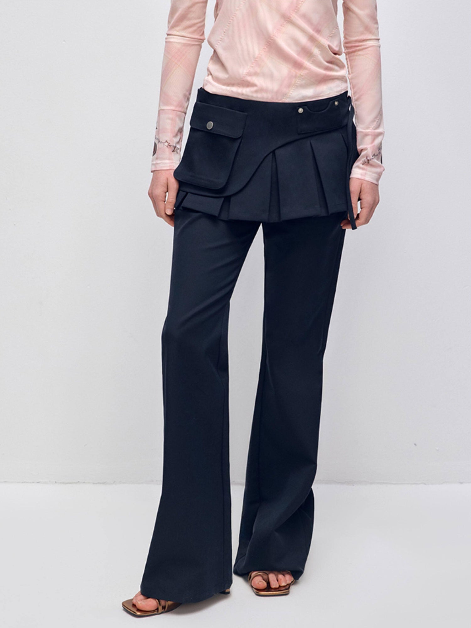 RUN TO THE FUTURE Pocketed Low Waist Micro Flare Slim Fit Women Zipper Poly Cotton Skorts