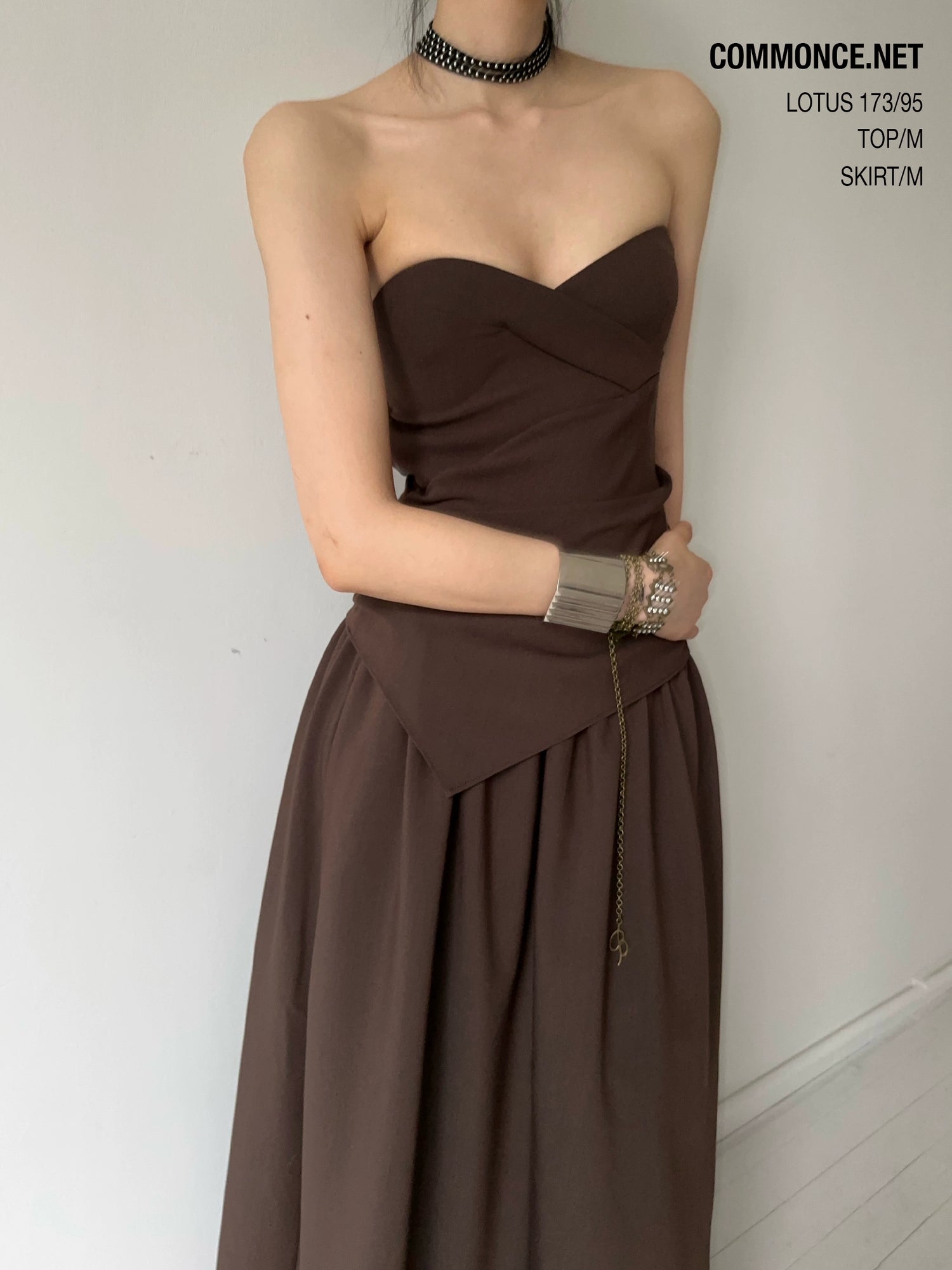 commonce.net_Asymmetrical_Off_Shoulder_Crop_Top_With_Slanted_Hem_MISSTT