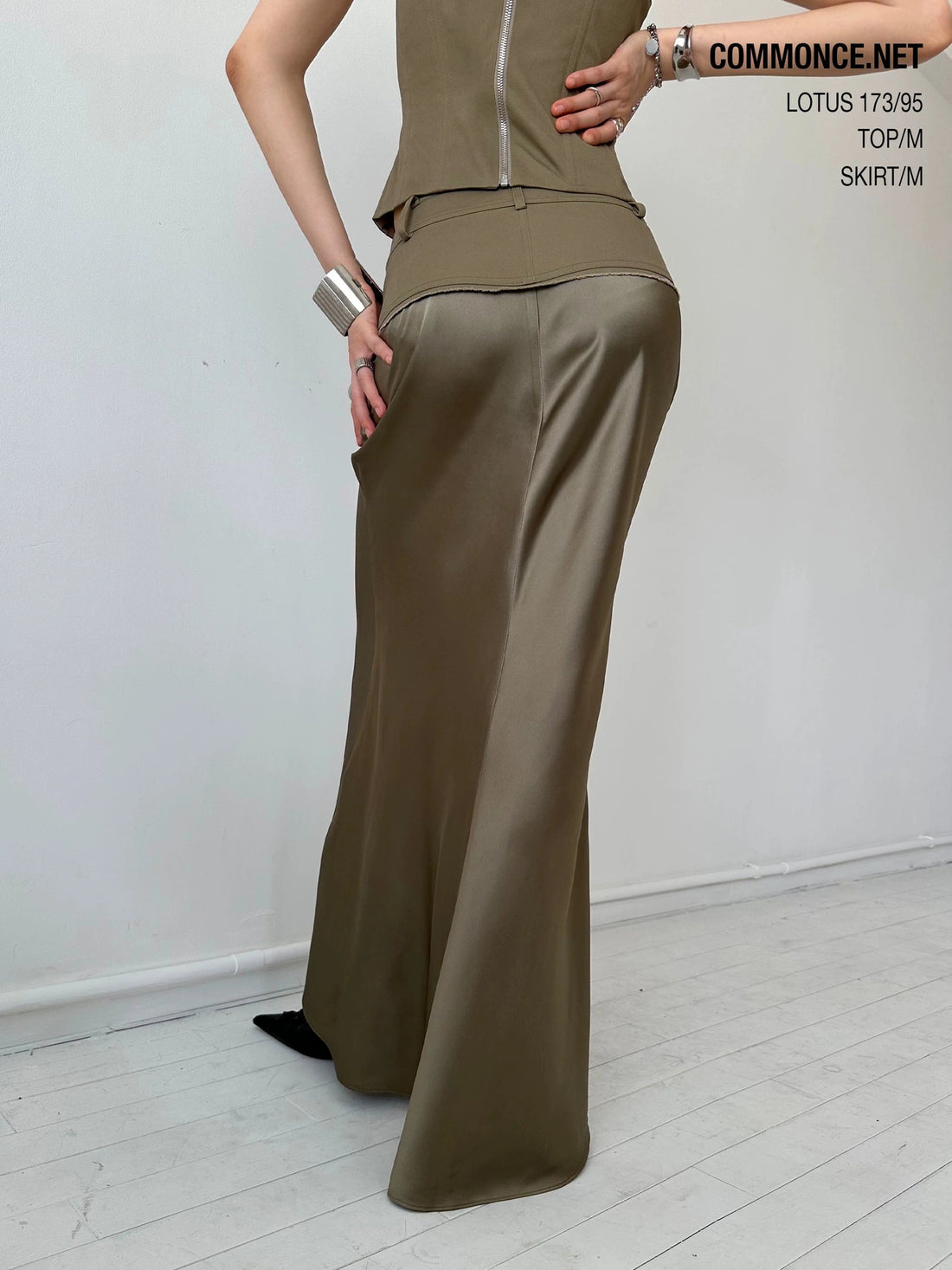 Raw Edge Twill Satin Paneled Midi Skirt With Metal Snaps
