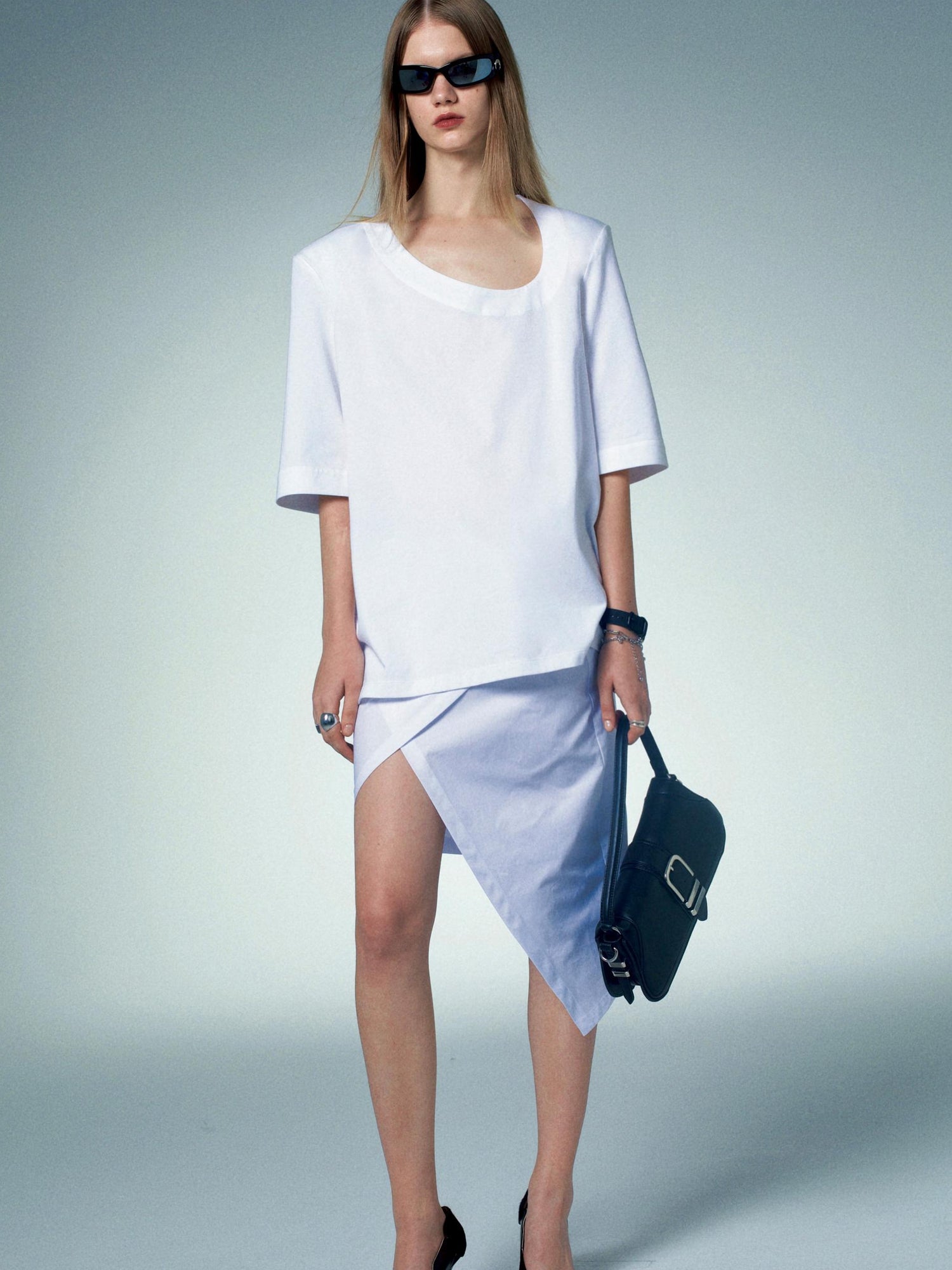commonce.net Detachable Asymmetrical Wide Collar T-shirt