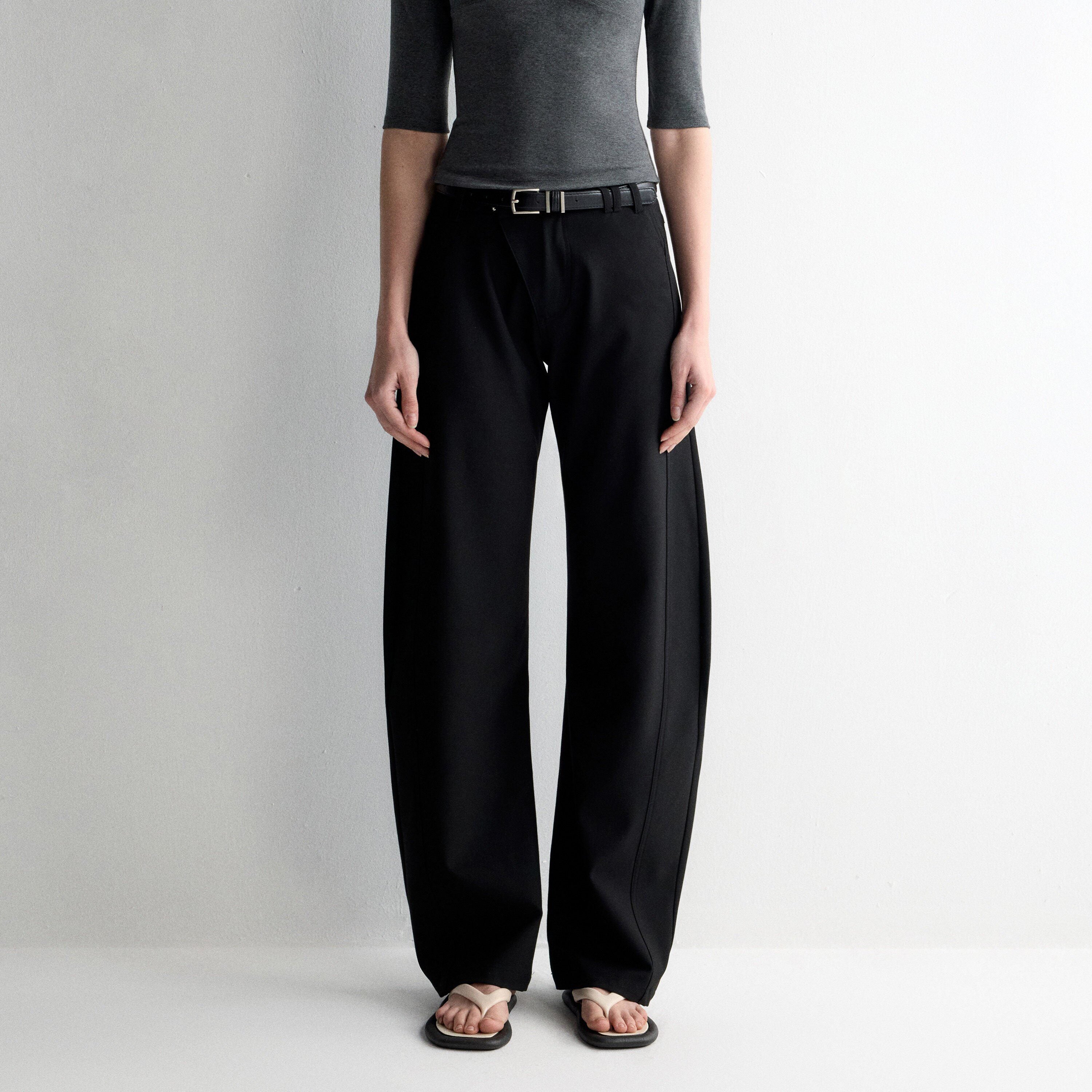 RUN TO THE FUTURE Soft Stretch Low Rise Minimal Loose Curved Tapered Women Classic Black Chinos