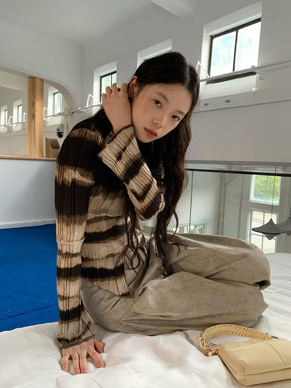 dorydory Textured Print High Neck Long Sleeve Tee