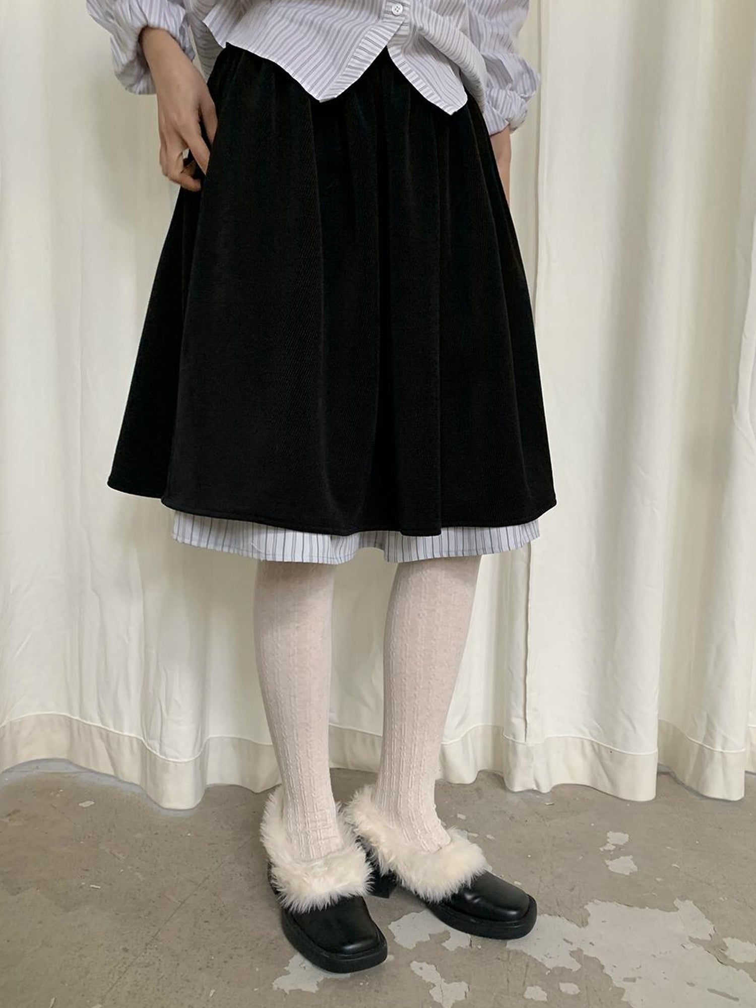 dorydory Velvet Texture A Line Skirt with Contrast Trim