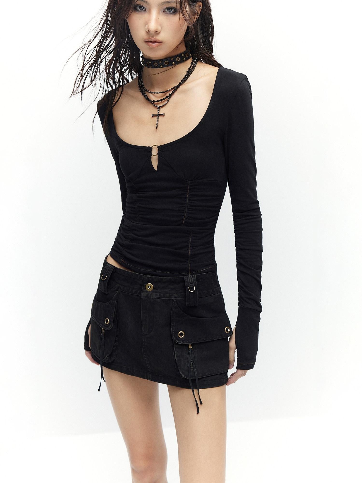 Low pixel Slim Fit Ruched Stretch Cotton Gothic Black Women U Neck Long Sleeve Crop Tops