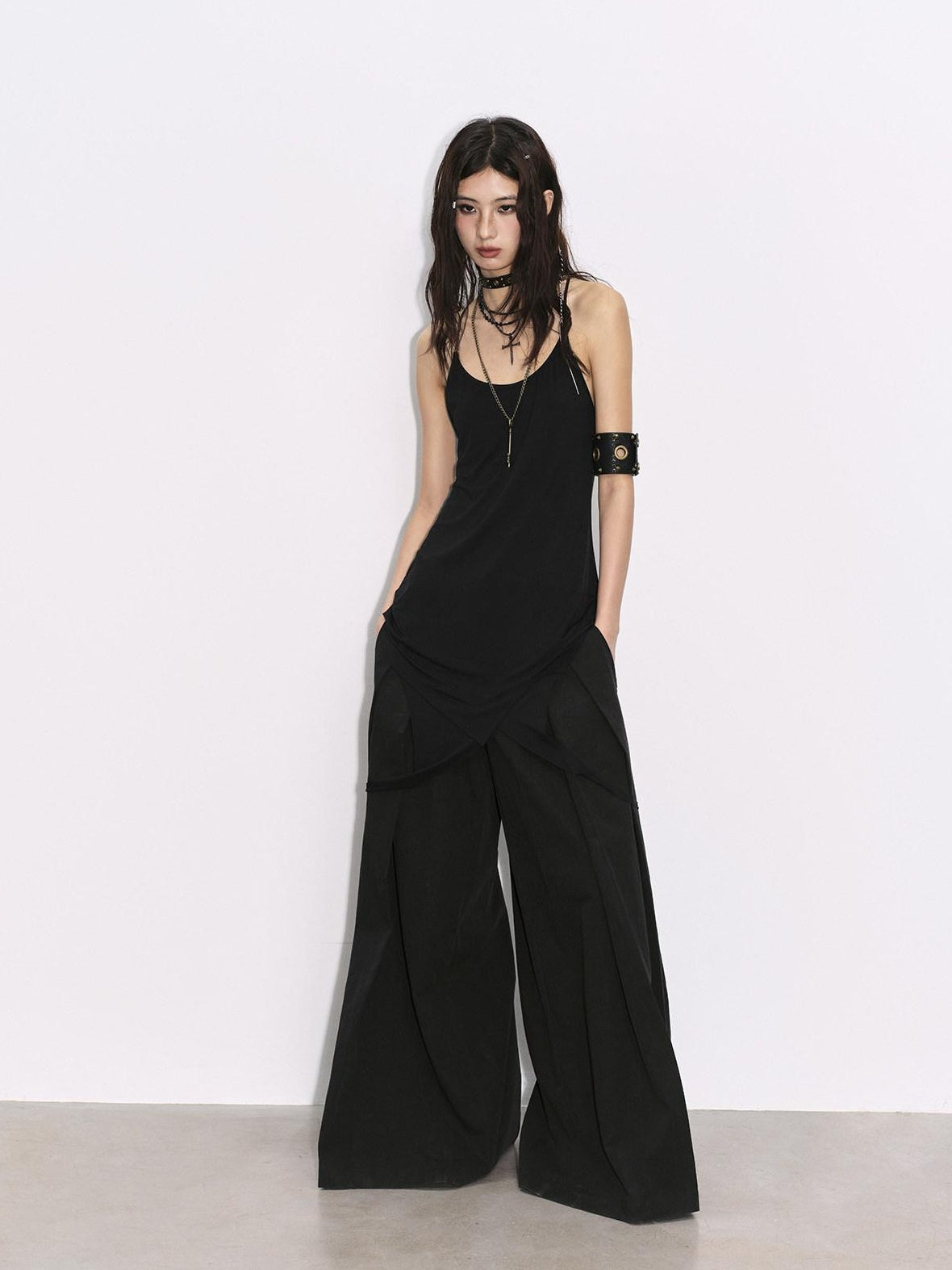 Low pixel Soft Bamboo Fiber Stretch Spaghetti Strap Pullover Black Midi Dresses