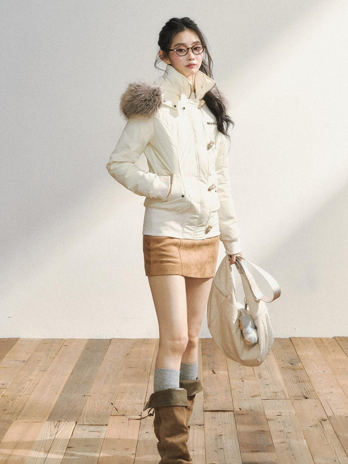 7Shiftin Warm Hooded Two Tone Fur Collar Toggle Closure Short Casual Women Puffer Jackets