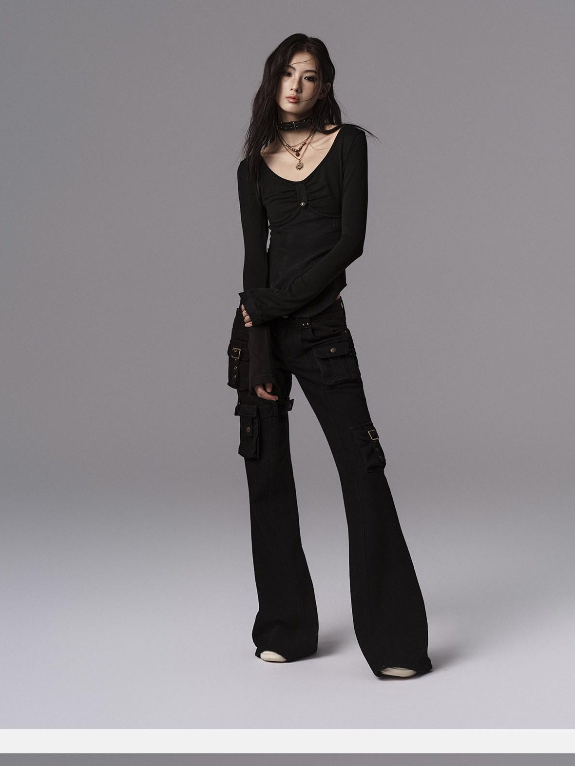 Low pixel Dark Gothic Flared Mid Rise Pocketed Cotton Zip Fly Women Black Cargo Pants
