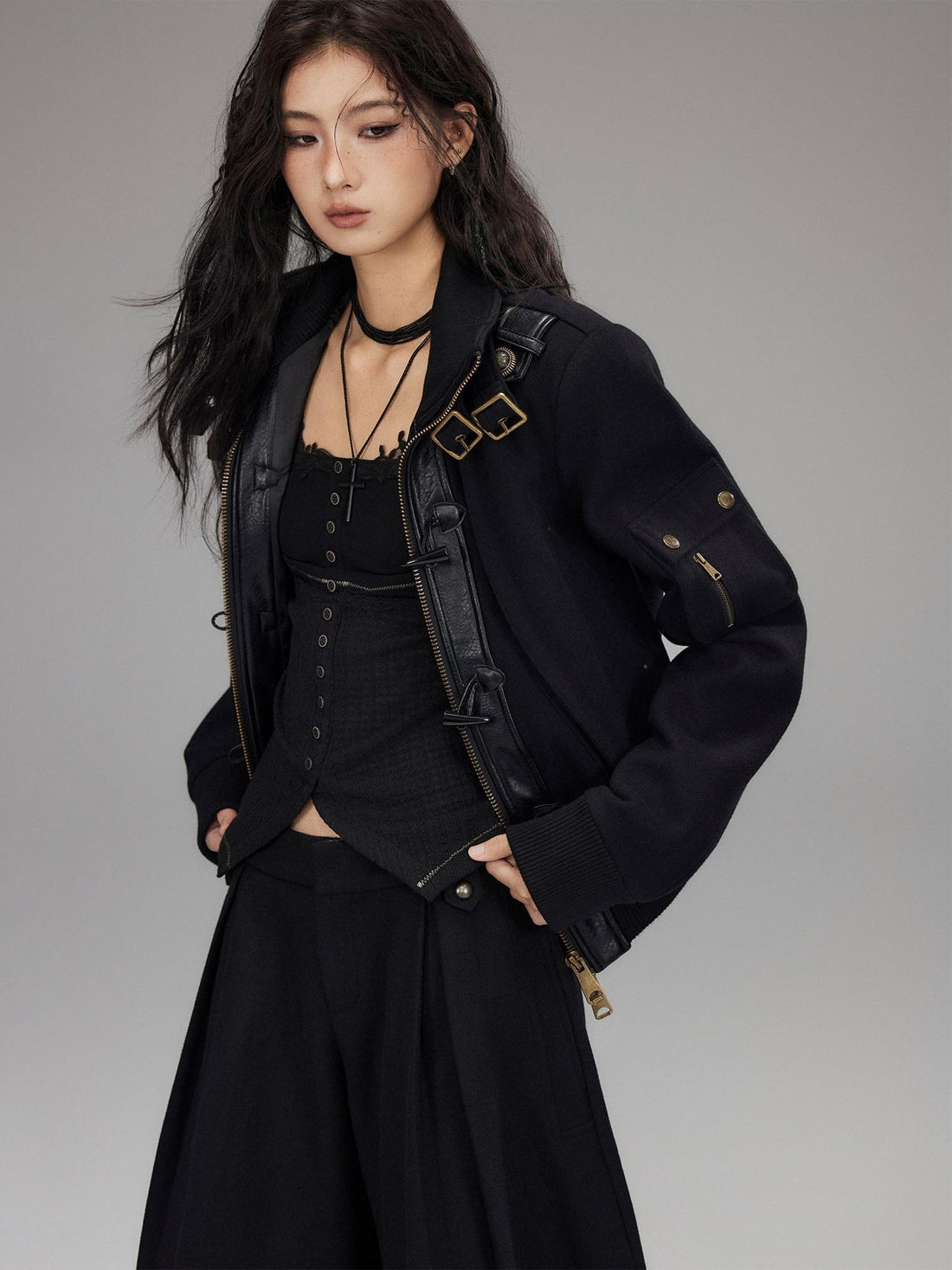 Low pixel Slim Fit Gothic V-neck Paneled Knit Black Womens Everyday Long Sleeve Crop Tops