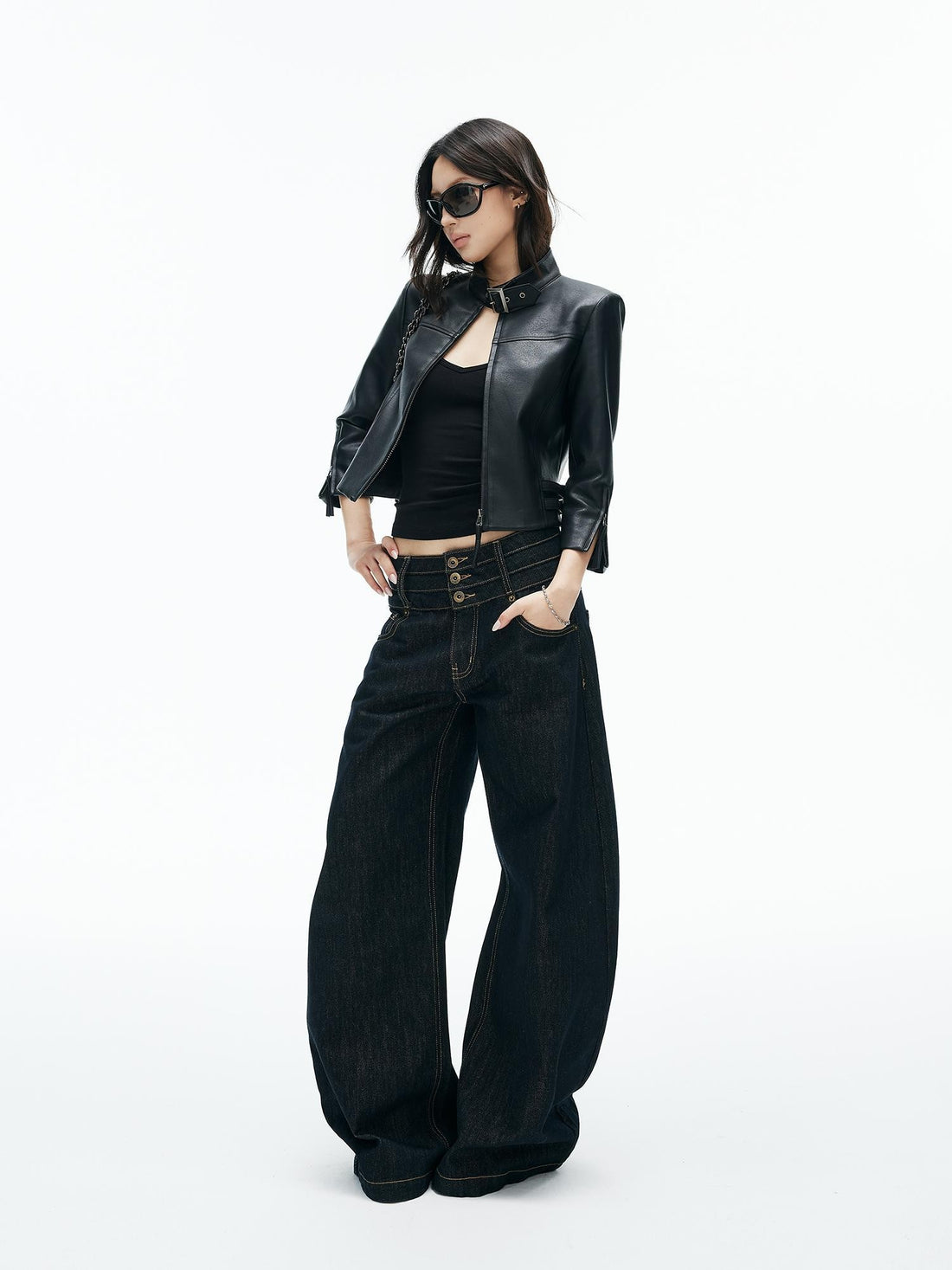 iamxiaa Black Matte Stand Collar Split Seam H Line Cropped Women&