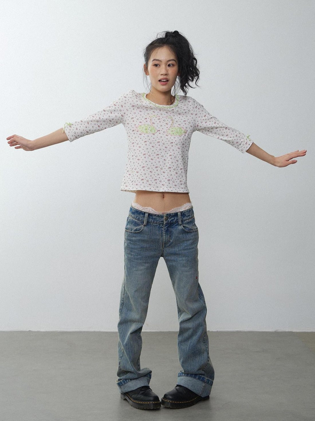 in two twos Swan Lace Applique Floral Round Neck Women&