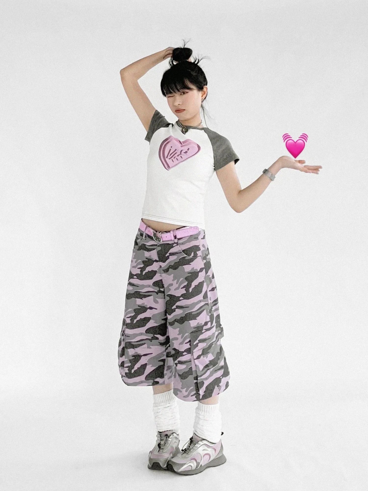 3D Heart Digital Print Fitted Crop Tee Y2K