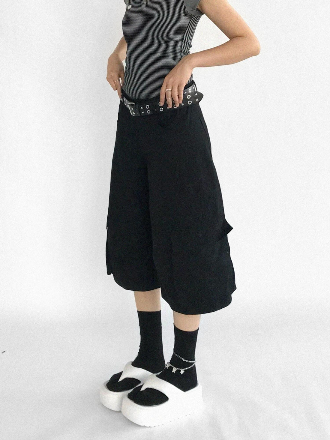 innomoood Adjustable Low Rise Wide Leg Cargo Capri Cotton Shorts
