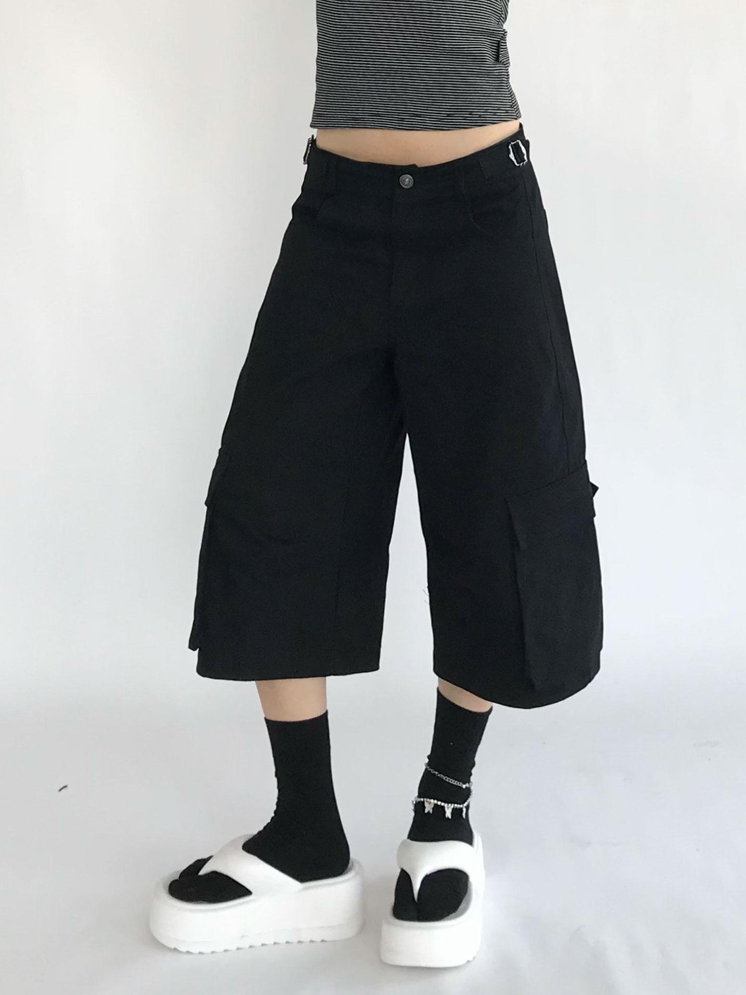 innomoood Adjustable Low Rise Wide Leg Cargo Capri Cotton Shorts