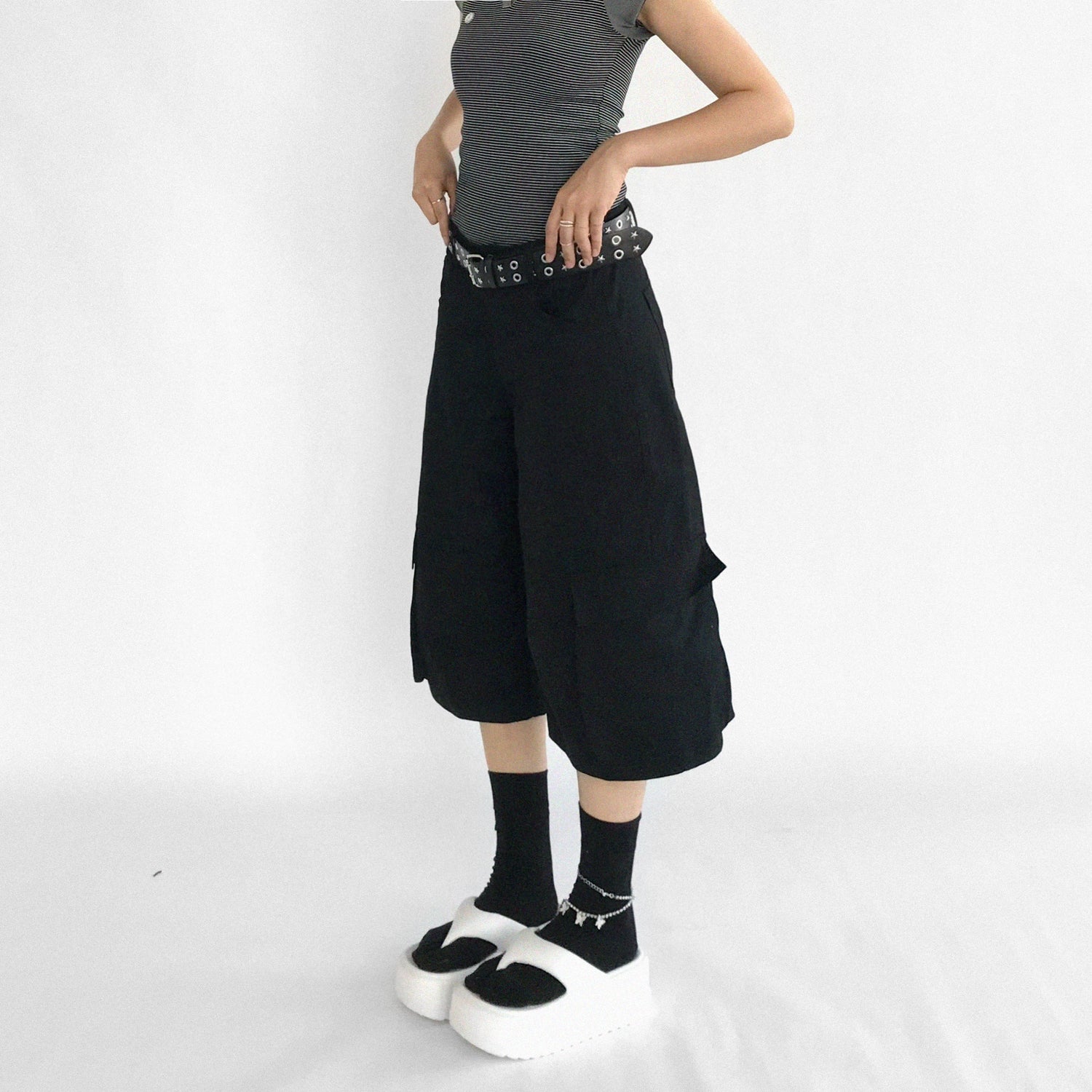 innomoood_Adjustable_Low_Rise_Wide_Leg_Cargo_Capri_Cotton_Shorts_MISSTT
