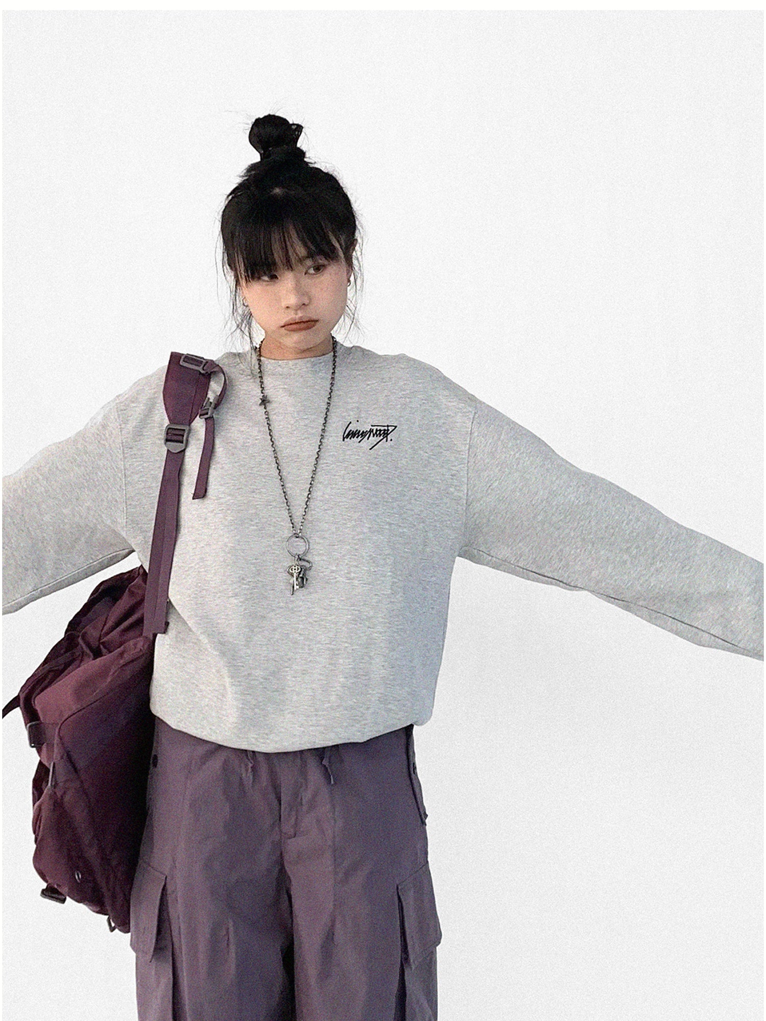 innomoood Cotton Elastic Sleeve Round Neck Embroidered Logo Sweatshirt