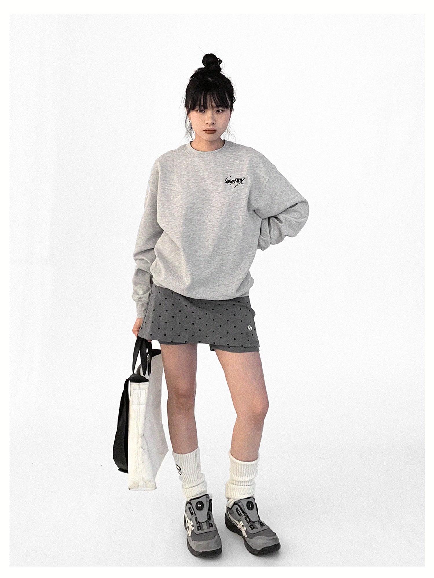 innomoood Cotton Elastic Sleeve Round Neck Embroidered Logo Sweatshirt