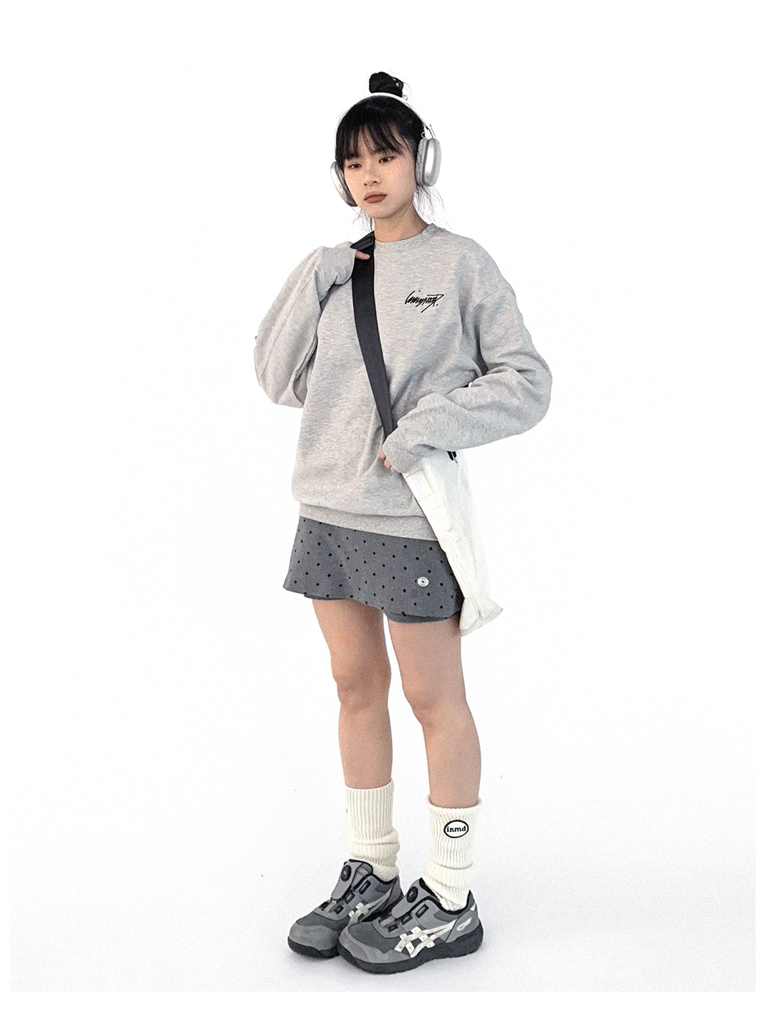 innomoood Cotton Elastic Sleeve Round Neck Embroidered Logo Sweatshirt