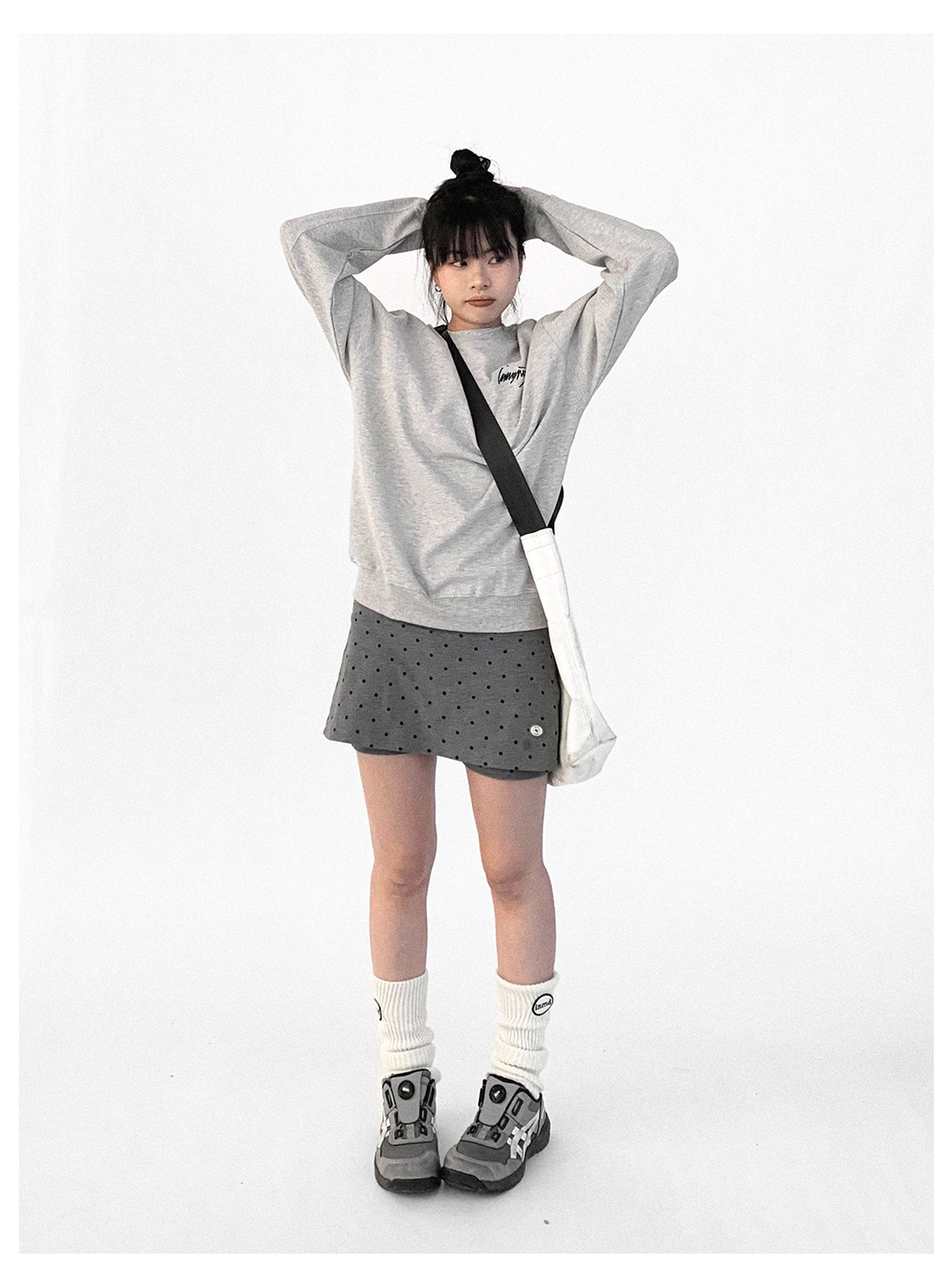 innomoood Cotton Elastic Sleeve Round Neck Embroidered Logo Sweatshirt