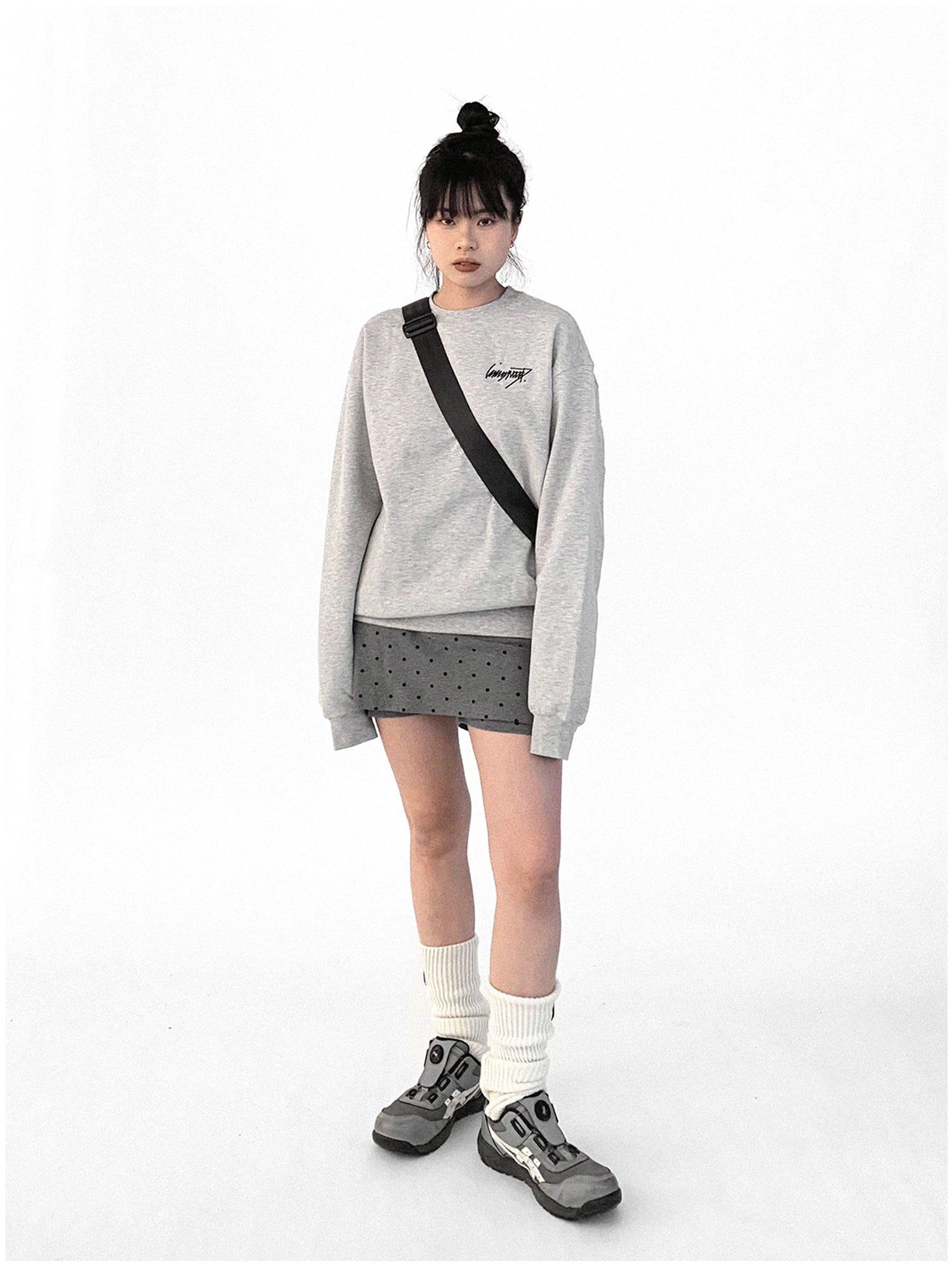 innomoood Cotton Elastic Sleeve Round Neck Embroidered Logo Sweatshirt
