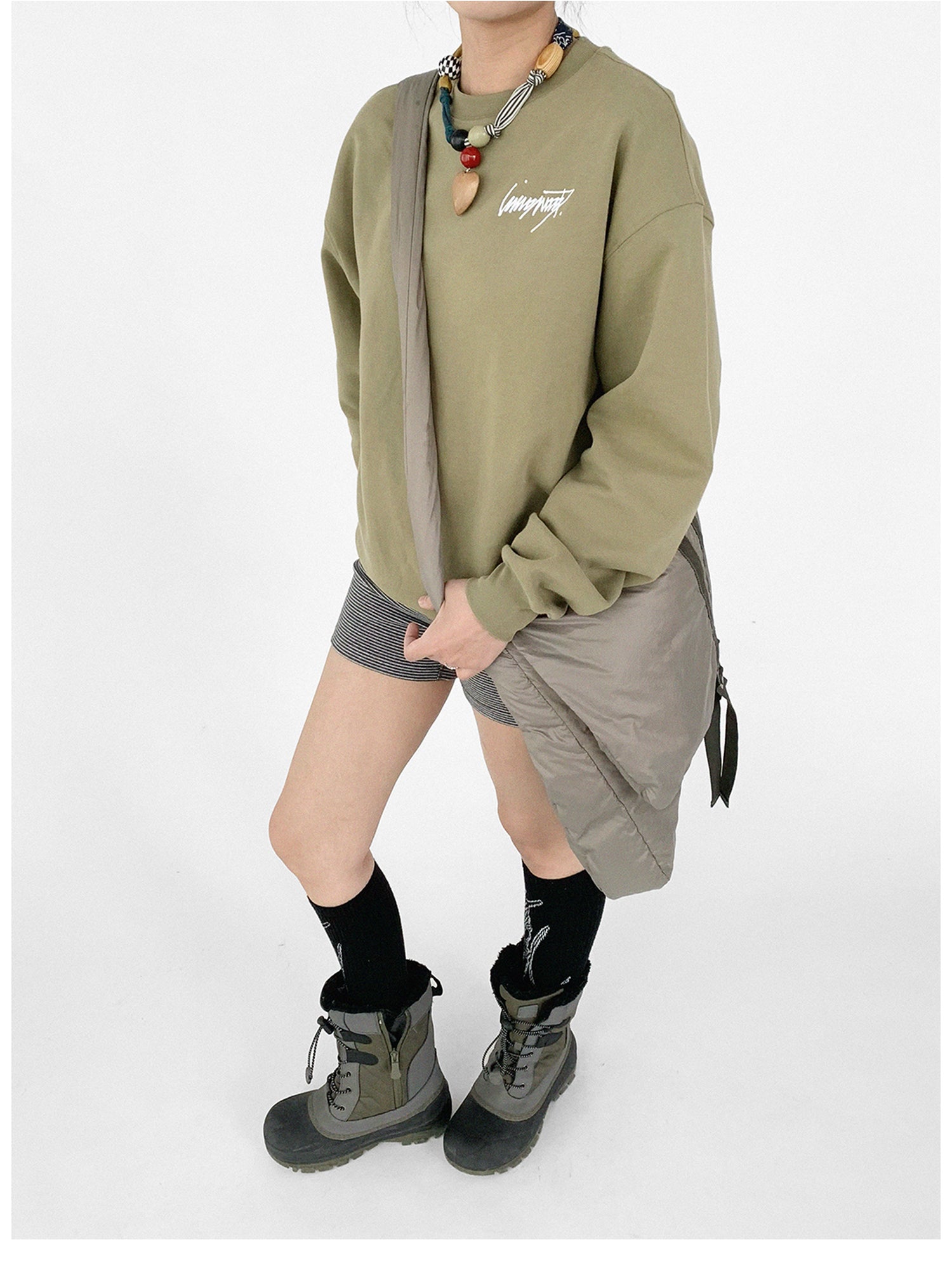 innomoood Cotton Elastic Sleeve Round Neck Embroidered Logo Sweatshirt