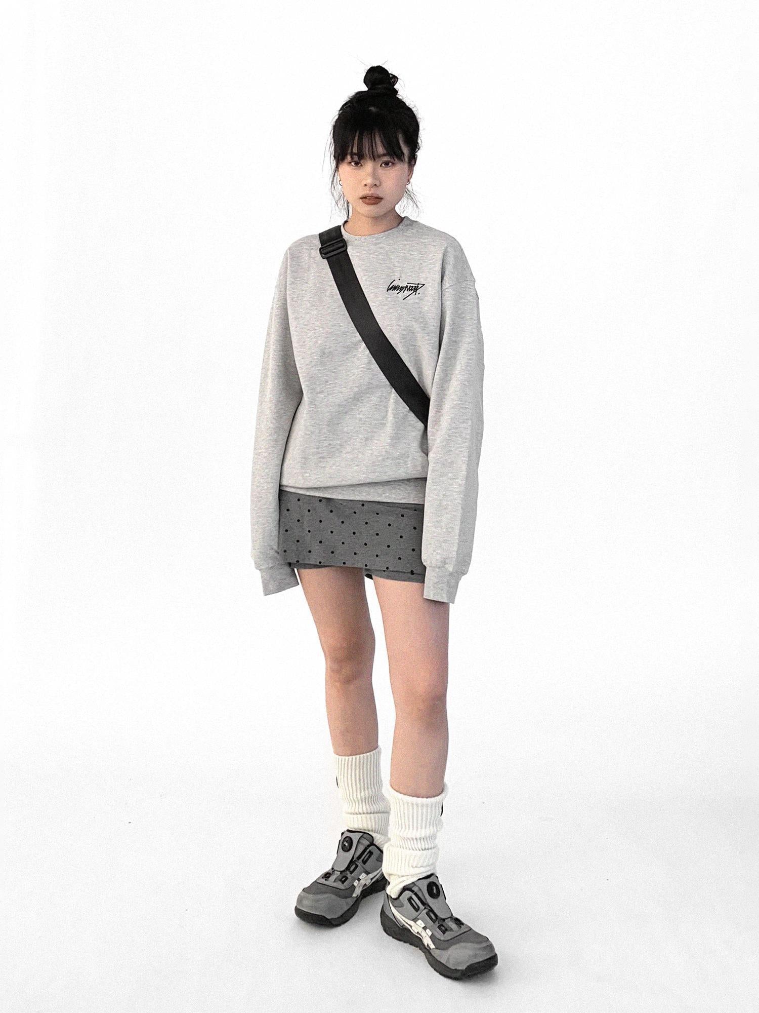 innomoood Cotton Elastic Sleeve Round Neck Embroidered Logo Sweatshirt