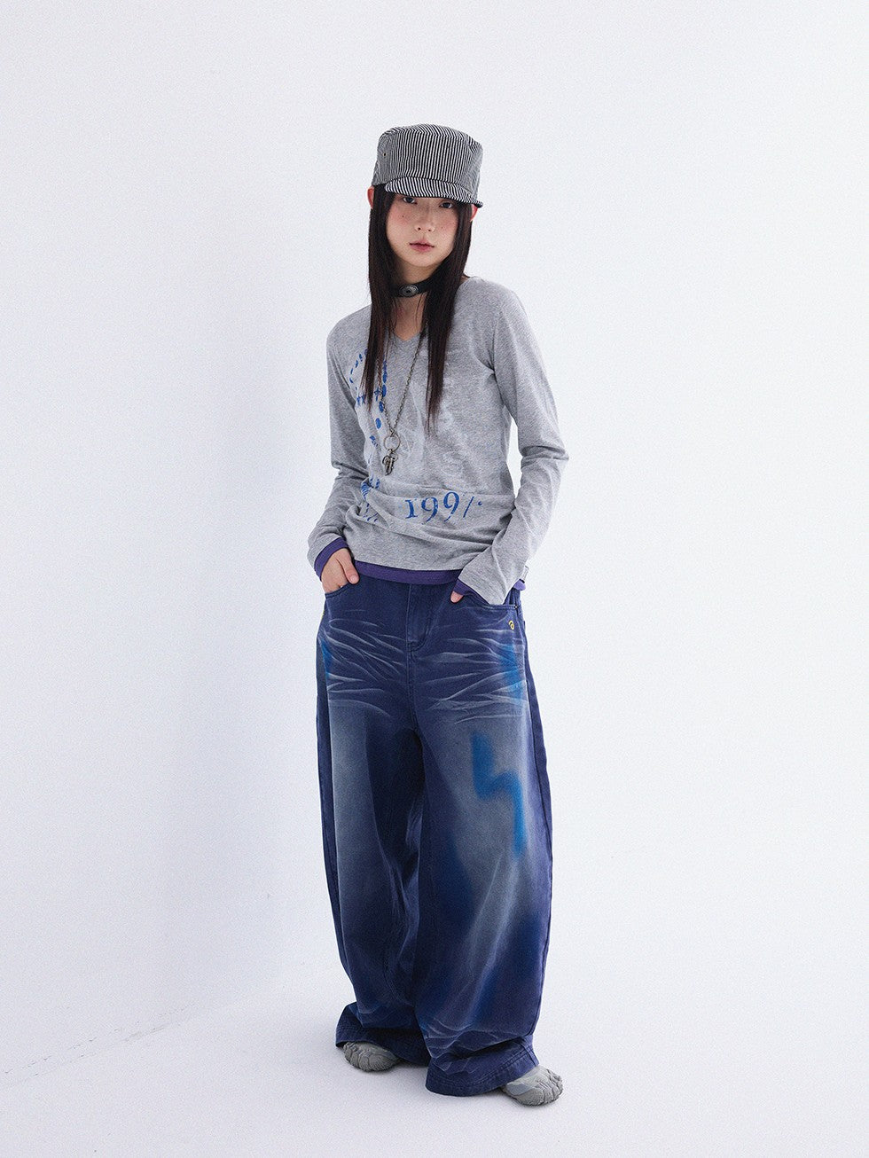 innomoood Distressed Print Colorblock V-neck Women&