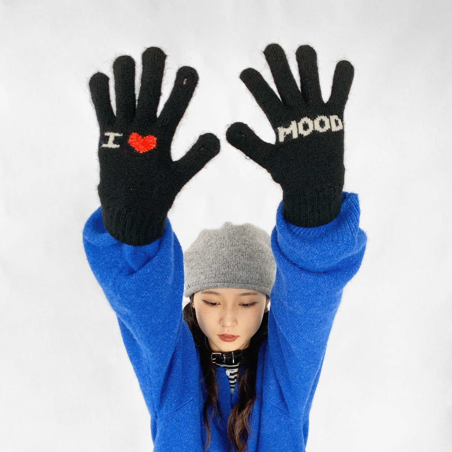 innomoood_Emotional_Touchscreen_Wool_Gloves_With_Heart_Pattern_MISSTT