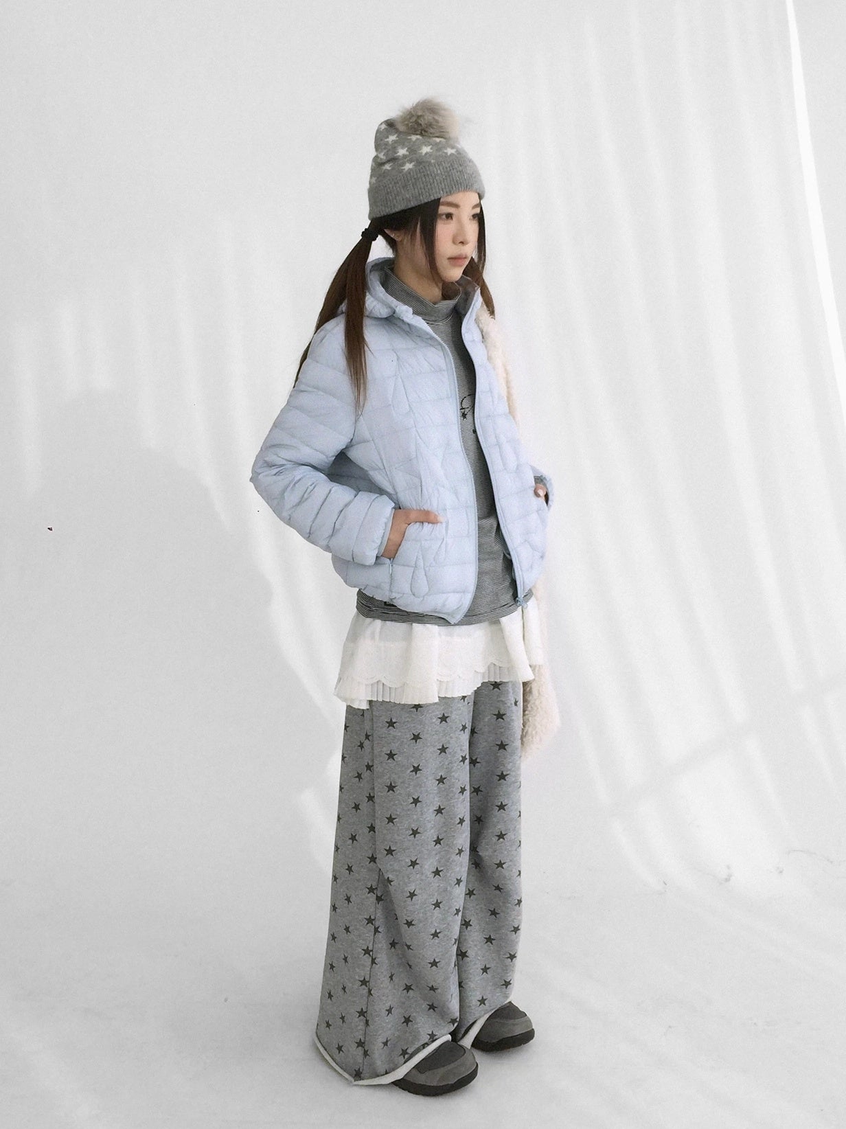 innomoood Lightweight 90 Fill White Duck Down Straight Hooded Short Women Down Jacket