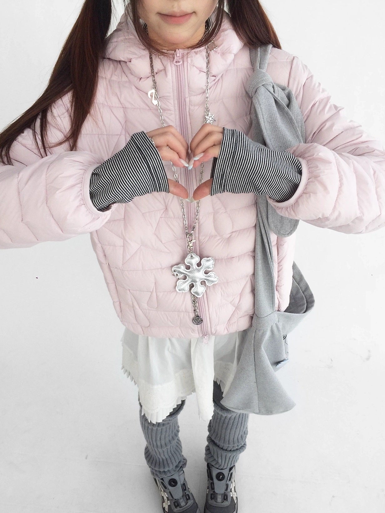 innomoood Lightweight 90 Fill White Duck Down Straight Hooded Short Women Down Jacket