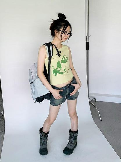 innomoood Moth Print Sleeveless Stretch Vest