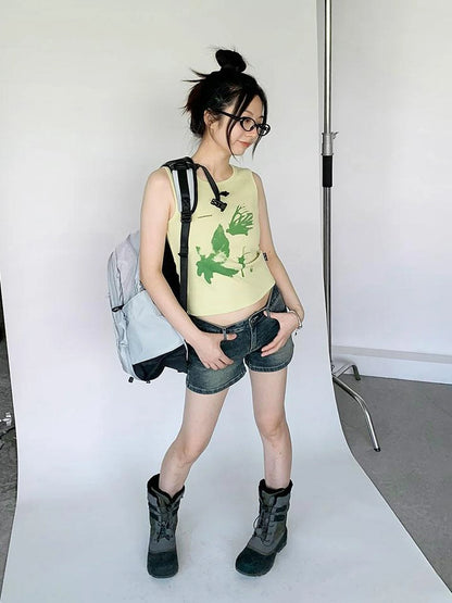 Moth Print Sleeveless Stretch Vest