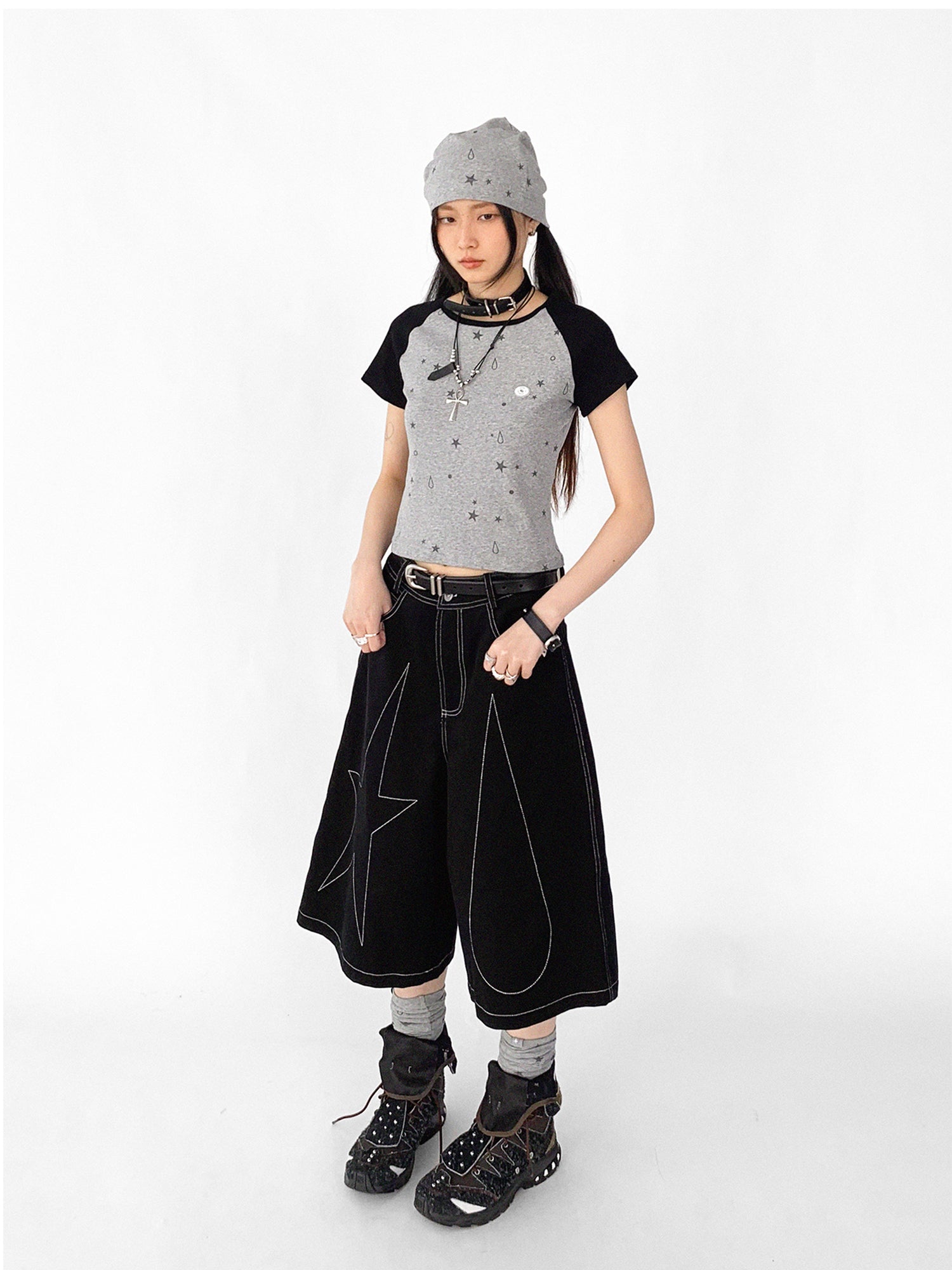 innomoood Tear Star Print Stretch Knit Tee