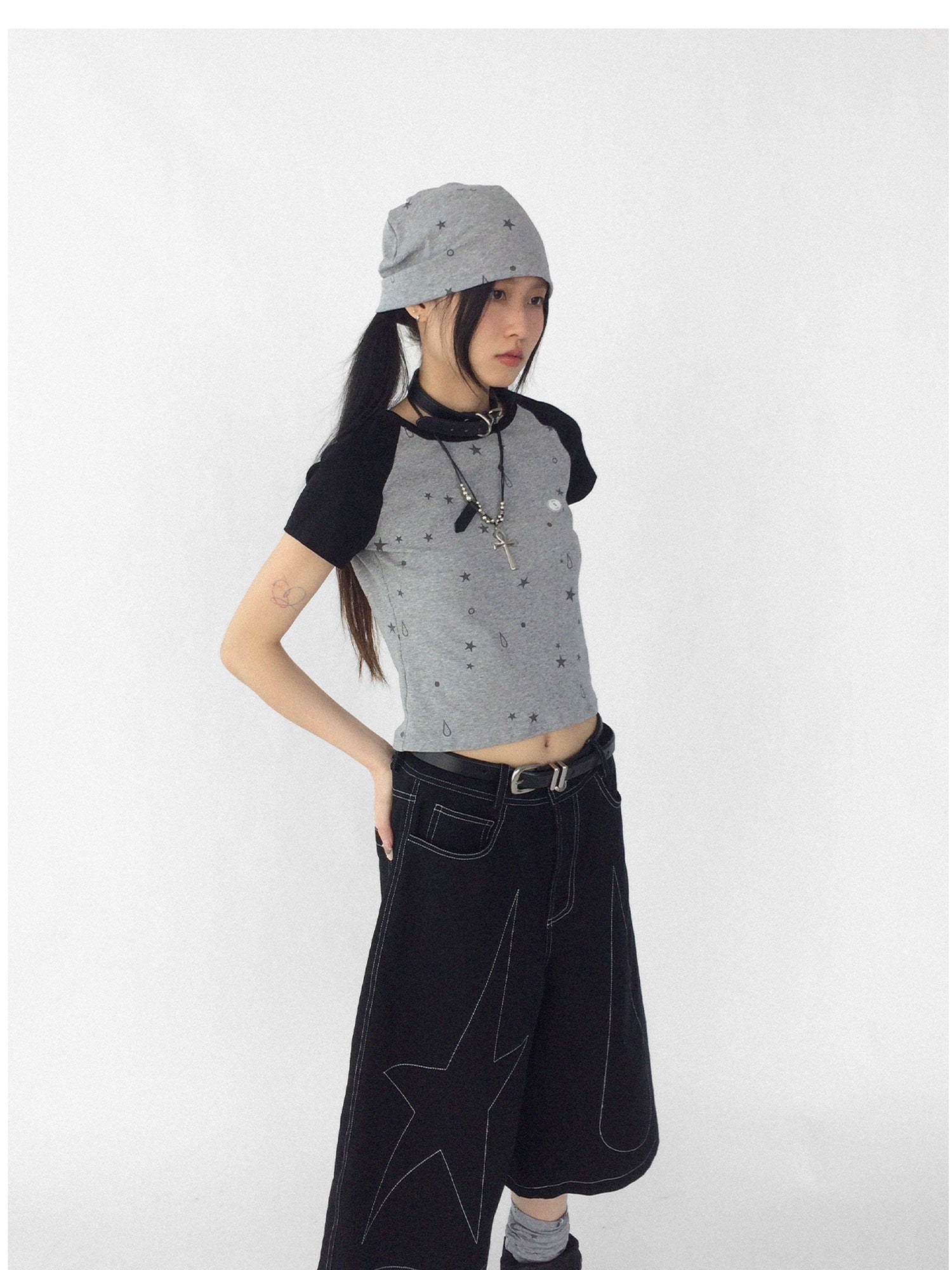 innomoood Tear Star Print Stretch Knit Tee