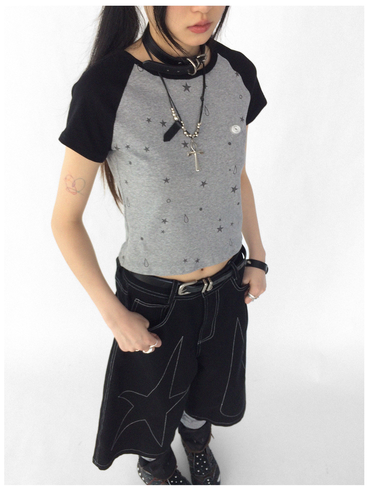 innomoood Tear Star Print Stretch Knit Tee