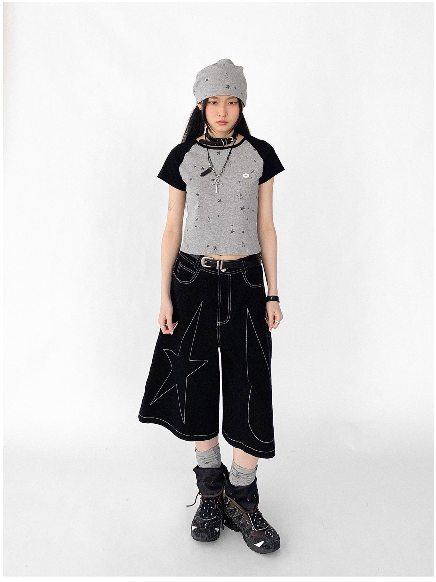 innomoood Tear Star Print Stretch Knit Tee