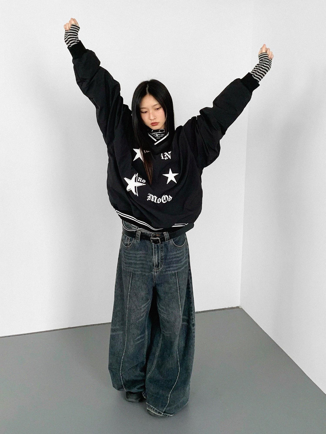 innomoood V-Neck Fleece Oversized Cropped Sweatshirt