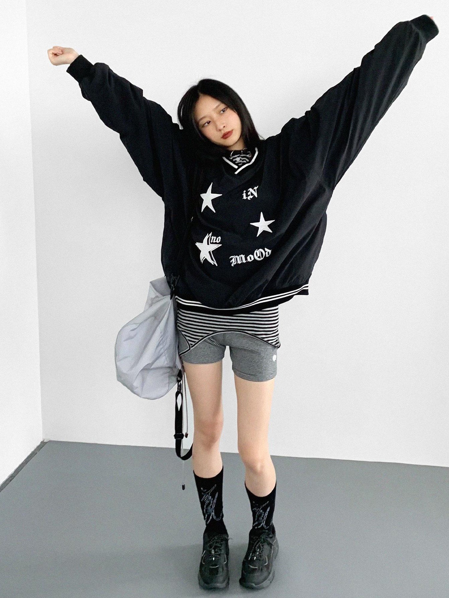 innomoood V-Neck Fleece Oversized Cropped Sweatshirt