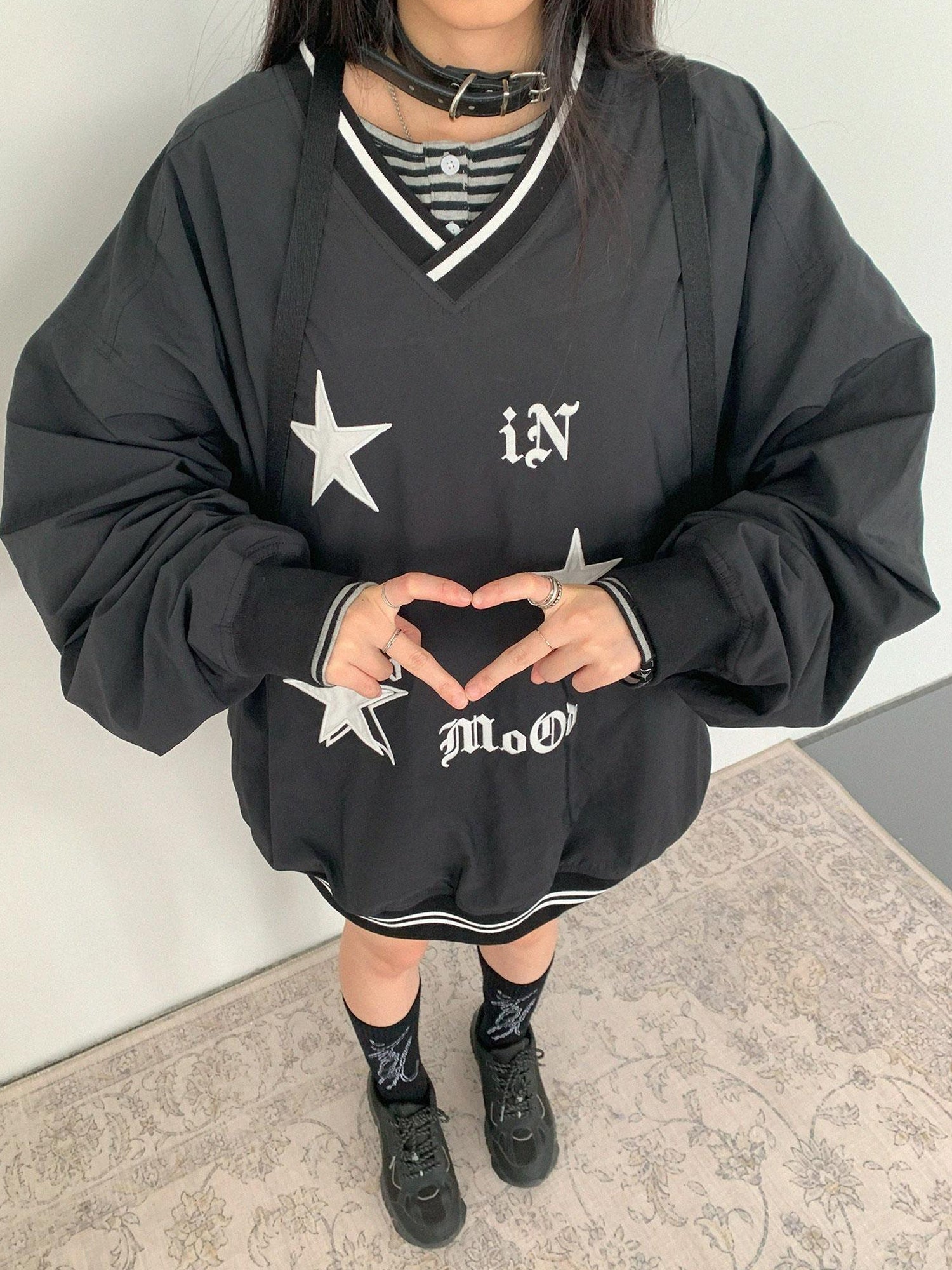 innomoood V-Neck Fleece Oversized Cropped Sweatshirt