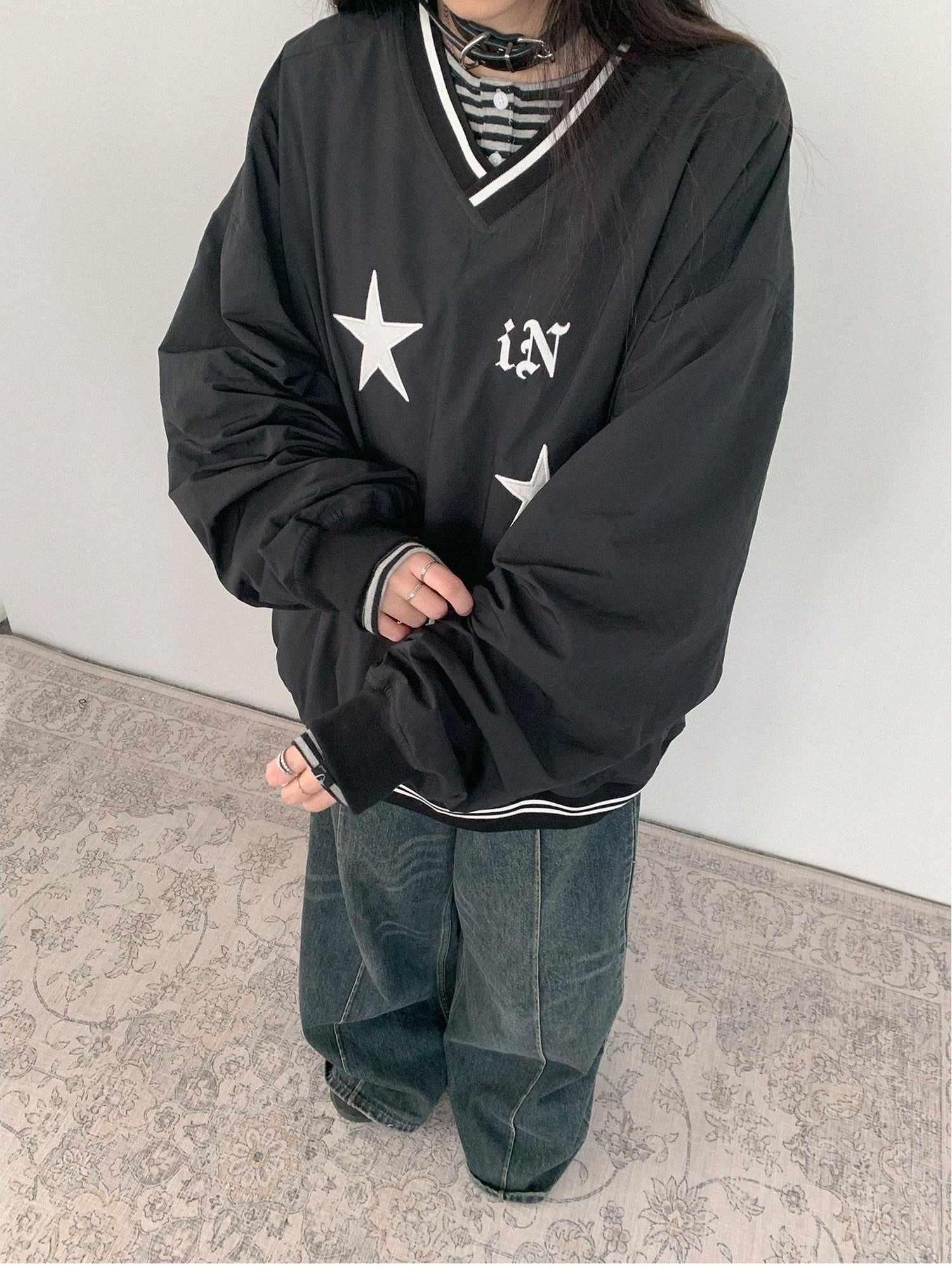 innomoood V-Neck Fleece Oversized Cropped Sweatshirt