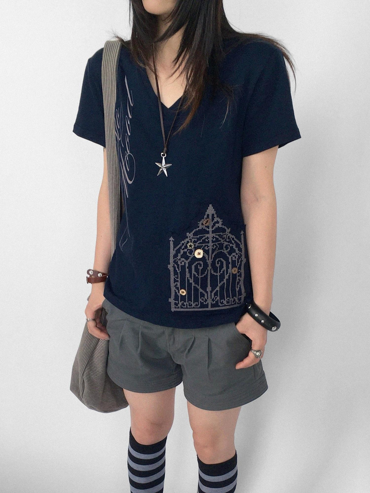 innomoood V-neck Cross Embroidery Print Women&