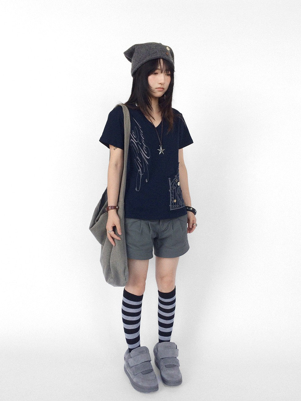 innomoood V-neck Cross Embroidery Print Women&