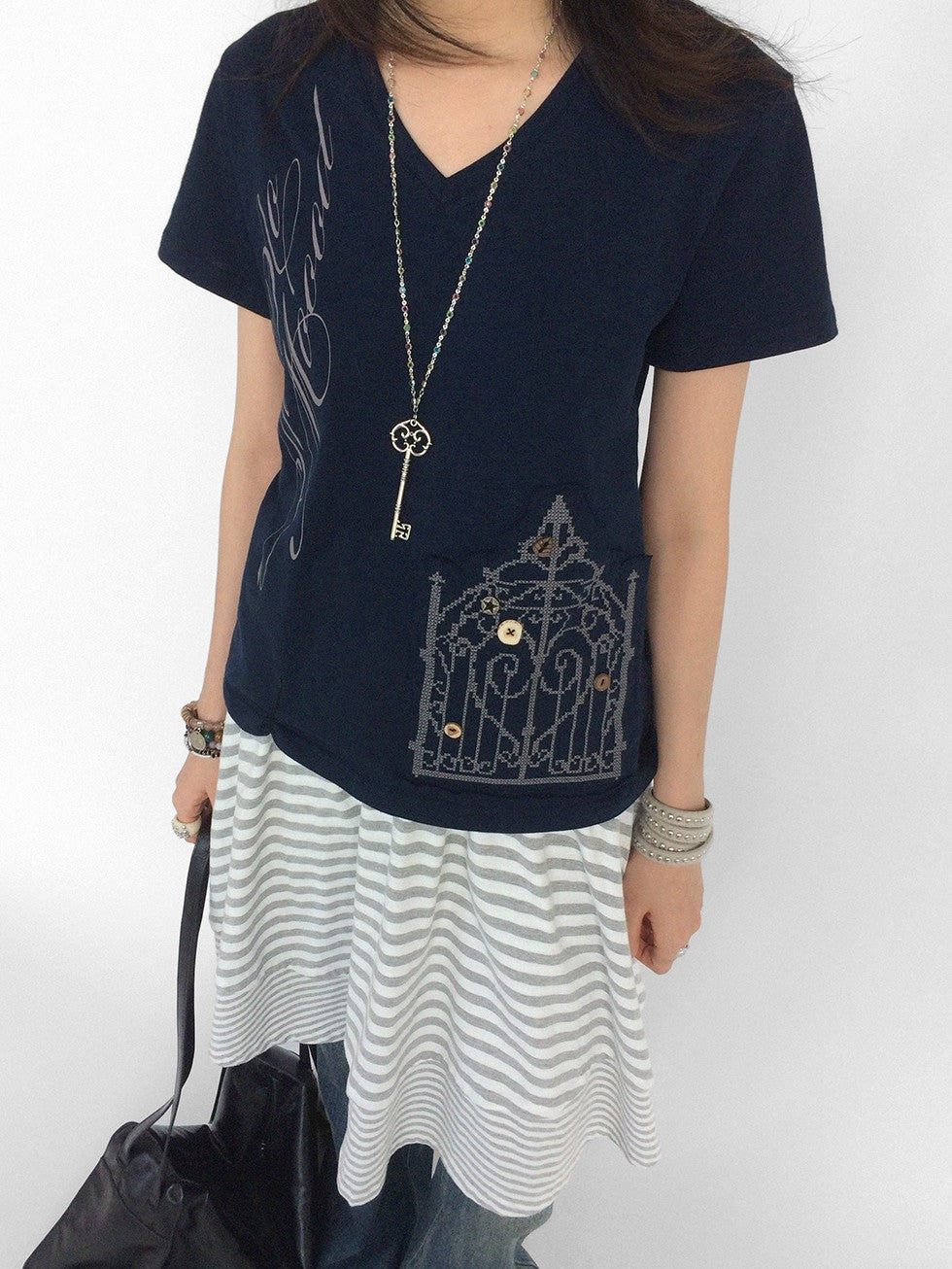 innomoood V-neck Cross Embroidery Print Women&