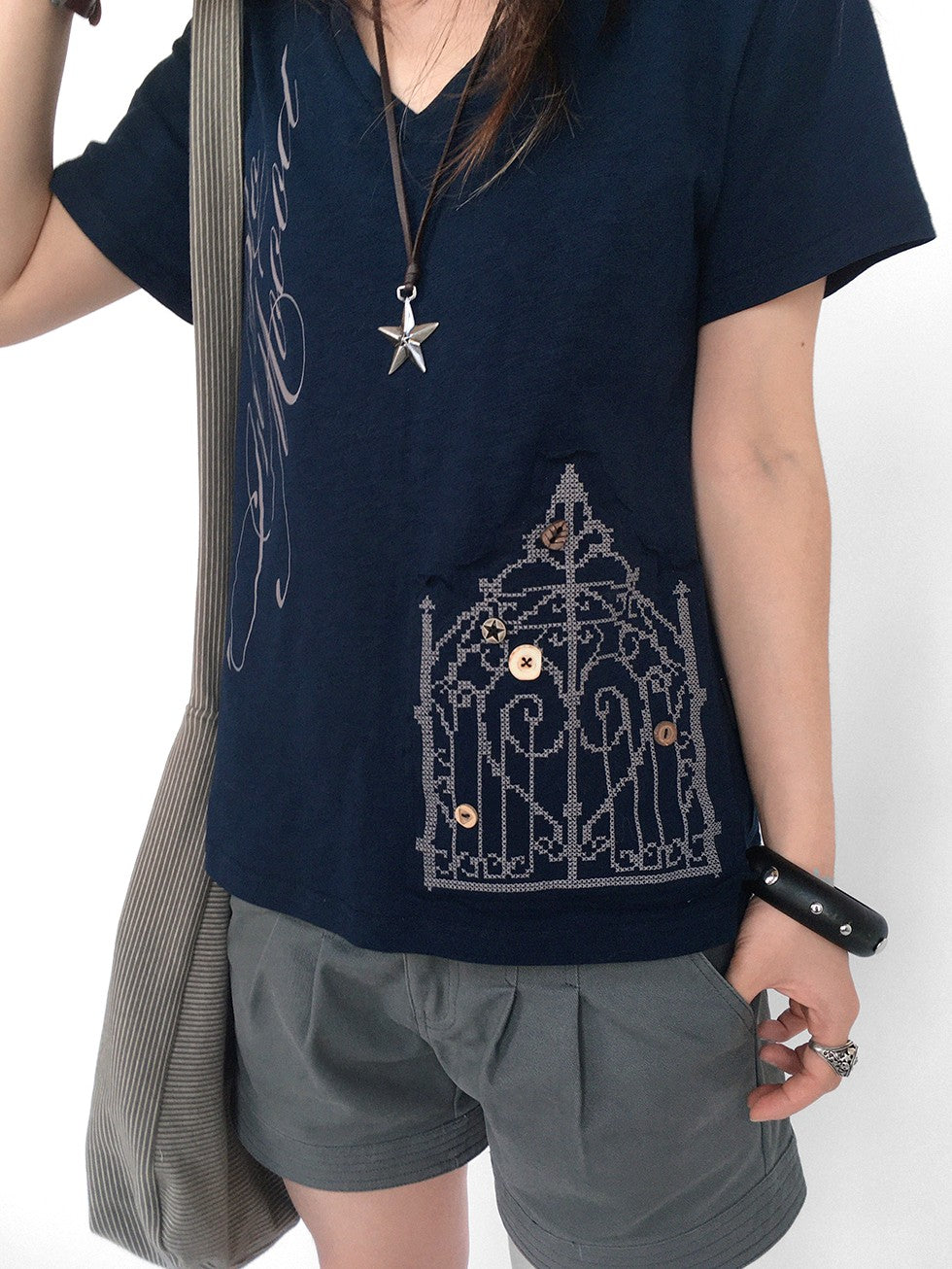 innomoood V-neck Cross Embroidery Print Women&